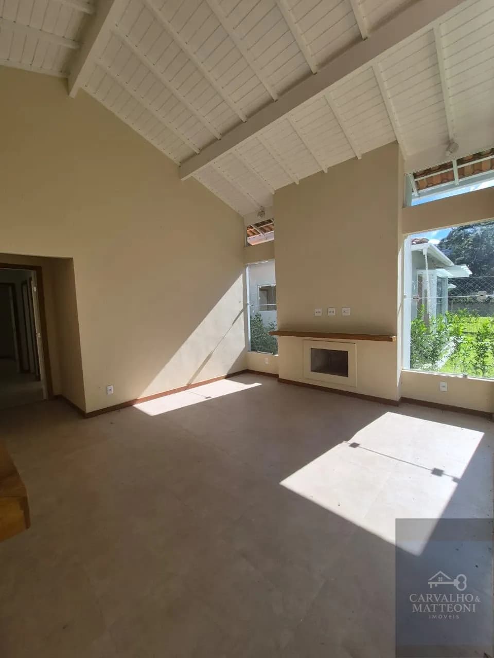 Casa linear de 3 quartos em Itaipava!