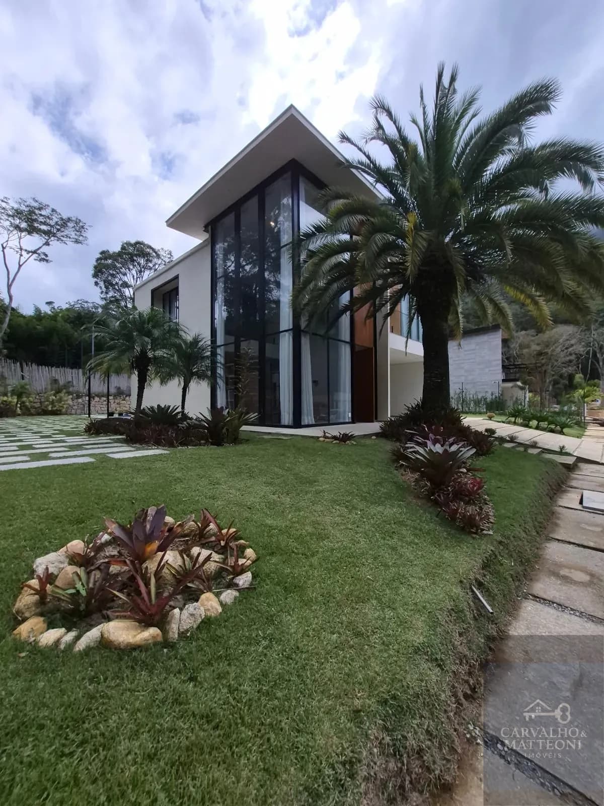 Casa 4 suítes 